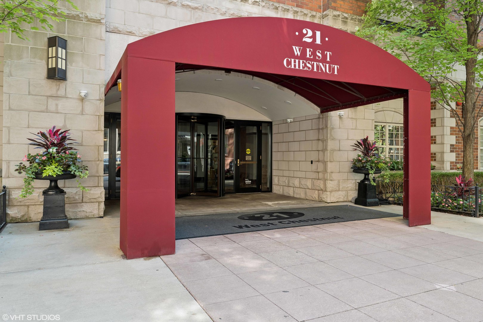 21 W CHESTNUT Street Unit: 803
