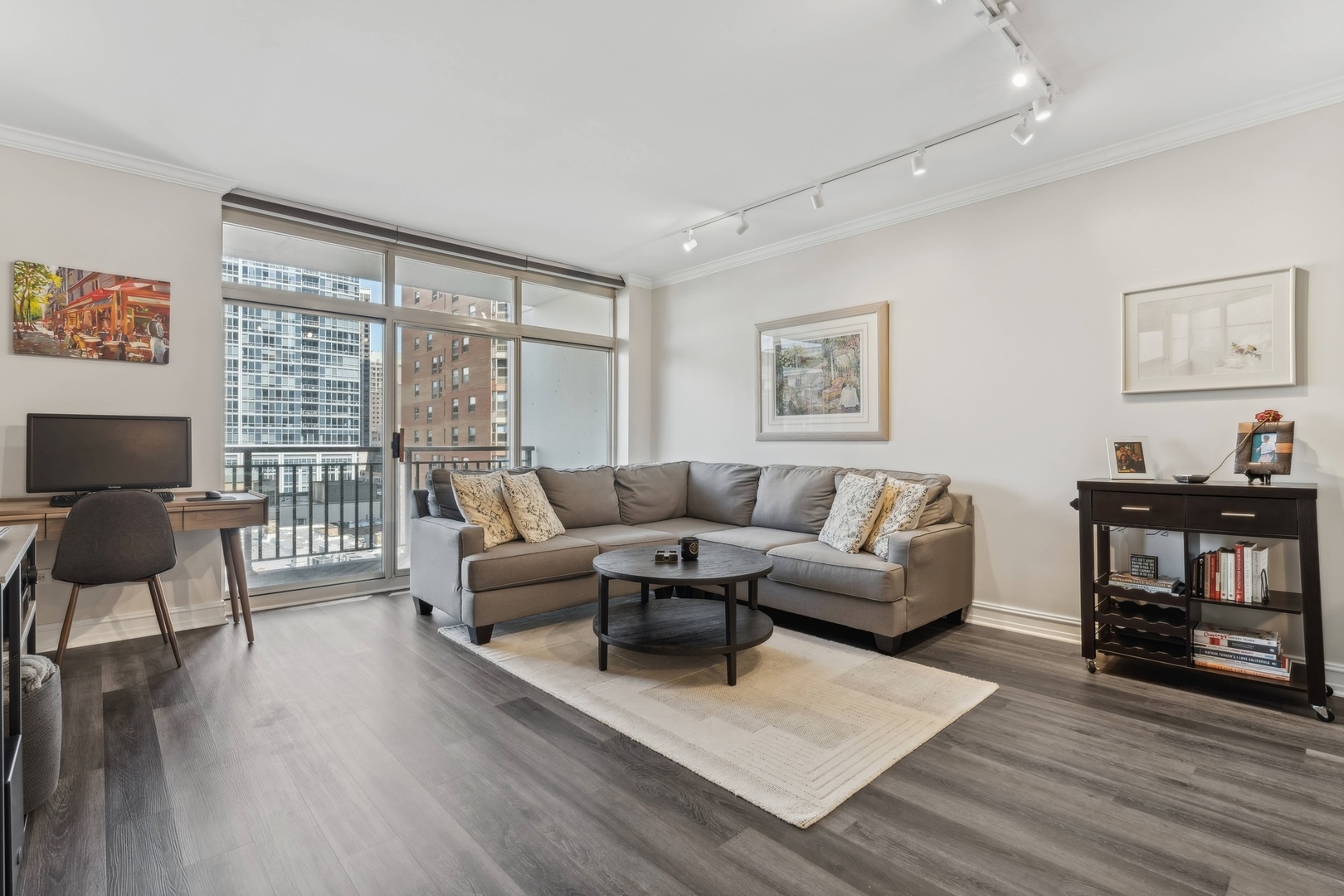 21 W CHESTNUT Street Unit: 803