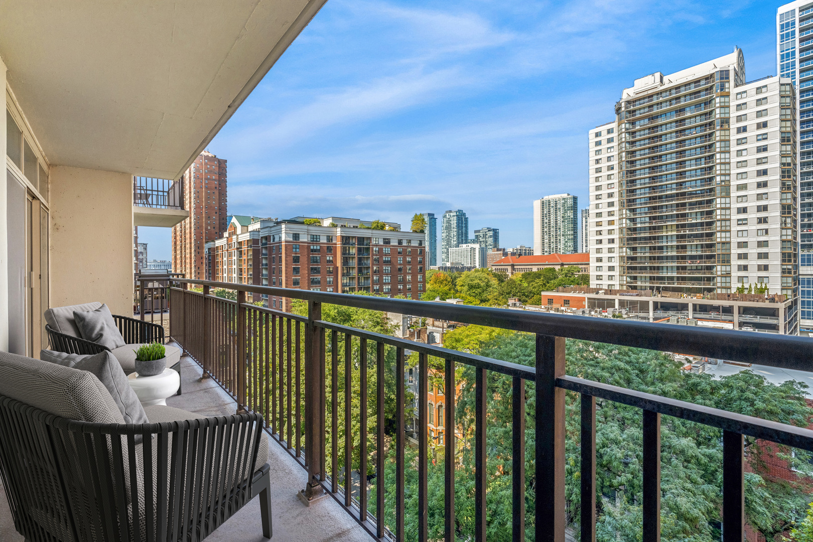 21 W CHESTNUT Street Unit: 803