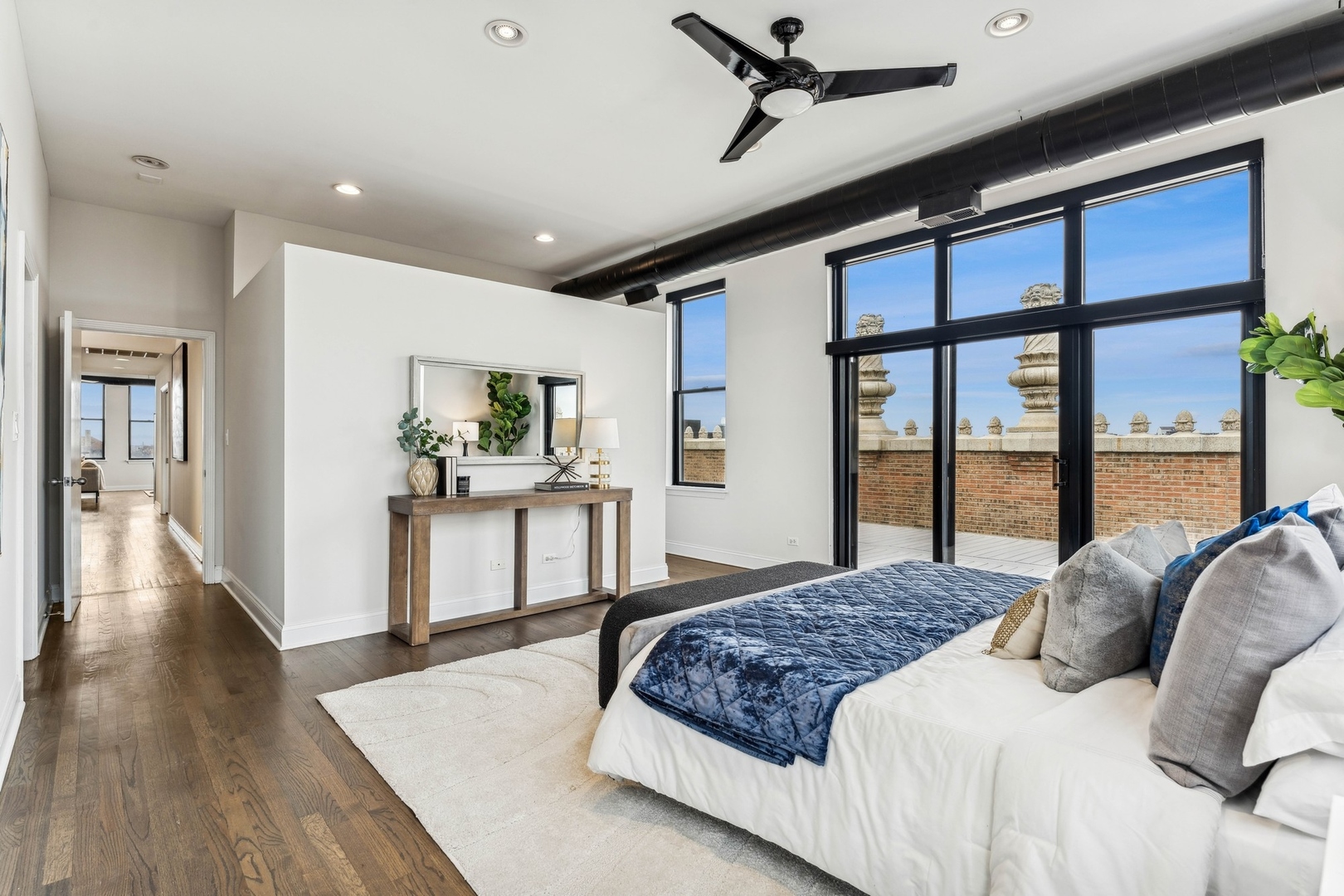 1635 W Belmont Avenue Unit: 619