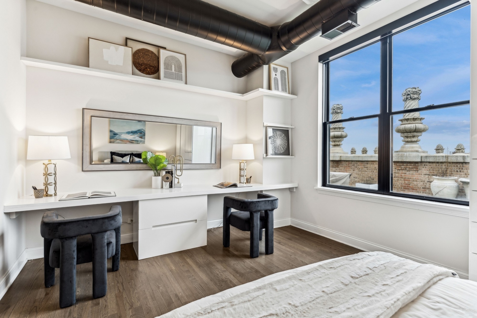 1635 W Belmont Avenue Unit: 619