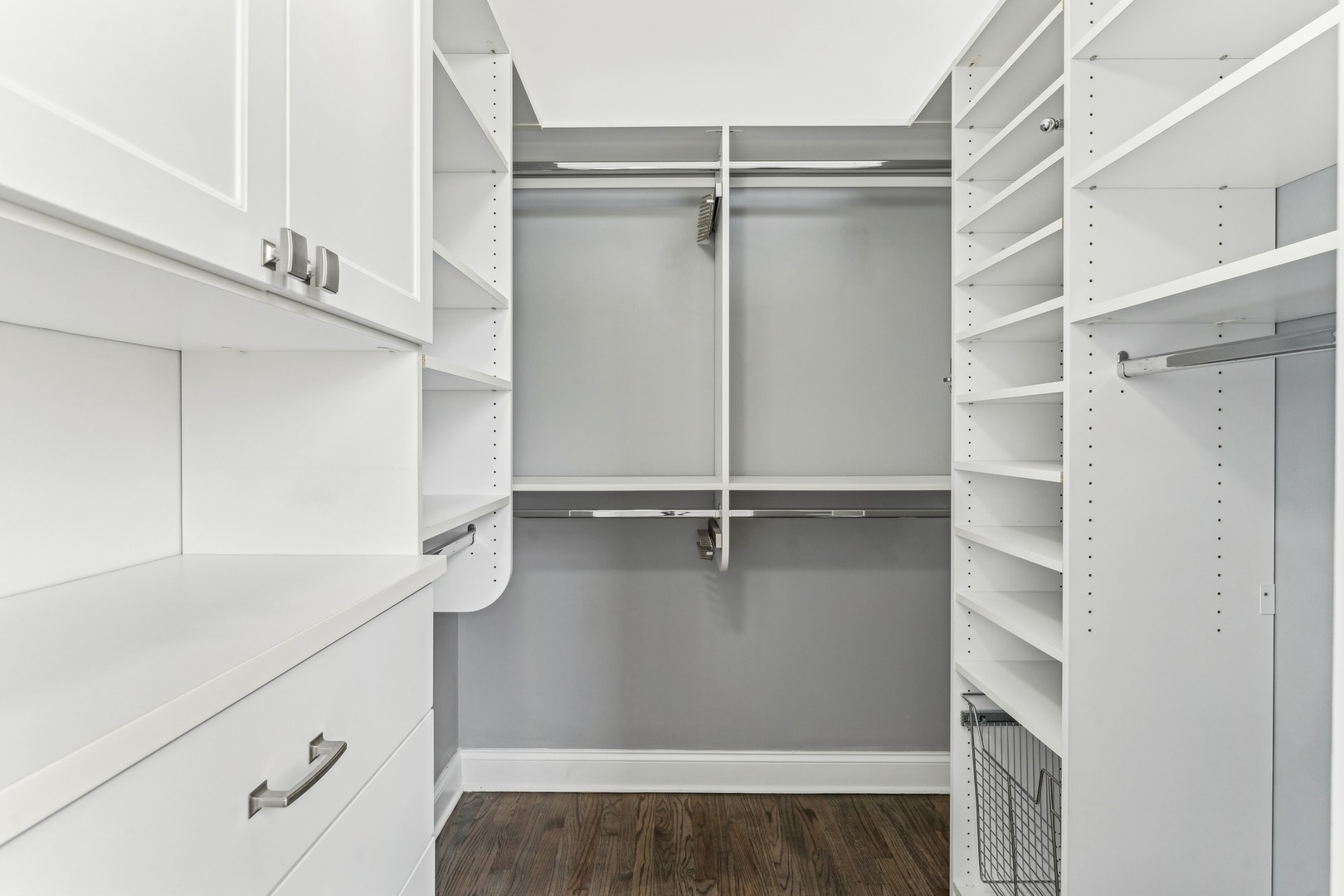1635 W Belmont Avenue Unit: 619