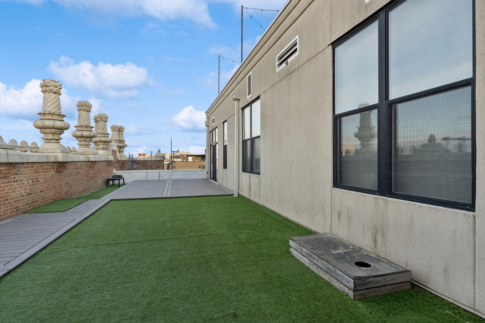 1635 W Belmont Avenue Unit: 619