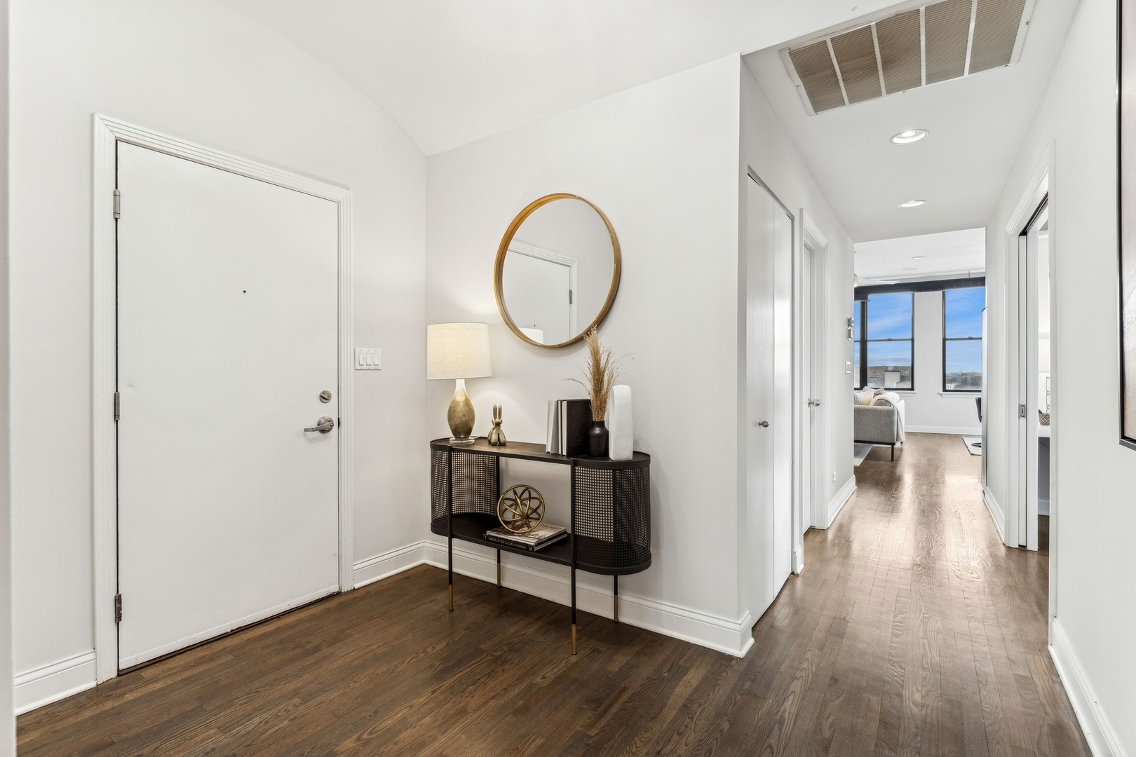 1635 W Belmont Avenue Unit: 619