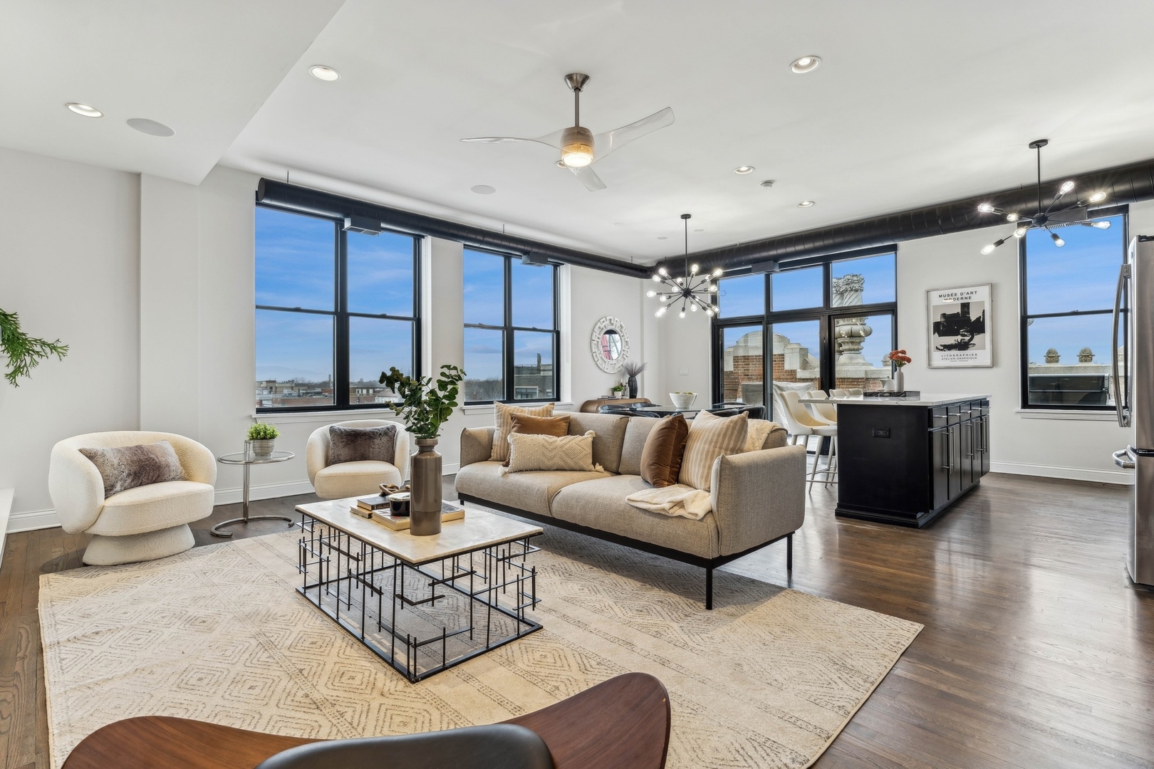 1635 W Belmont Avenue Unit: 619
