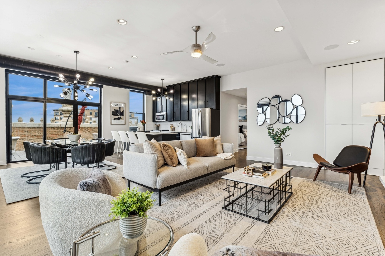 1635 W Belmont Avenue Unit: 619