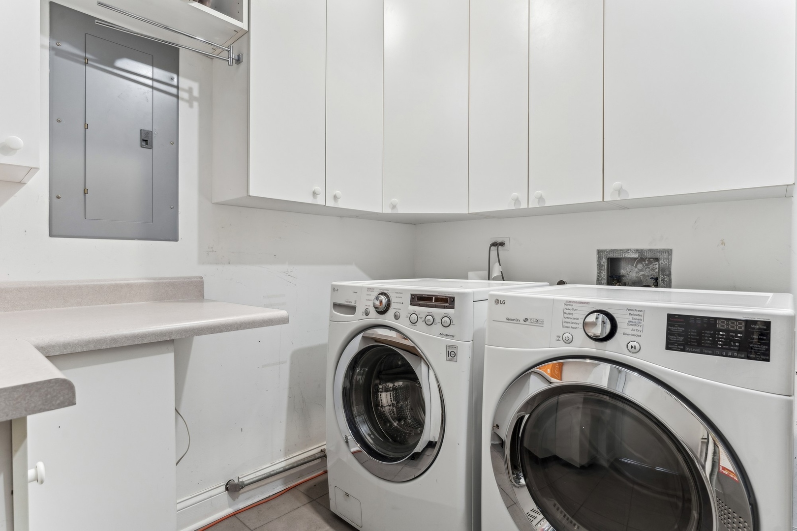 1635 W Belmont Avenue Unit: 619