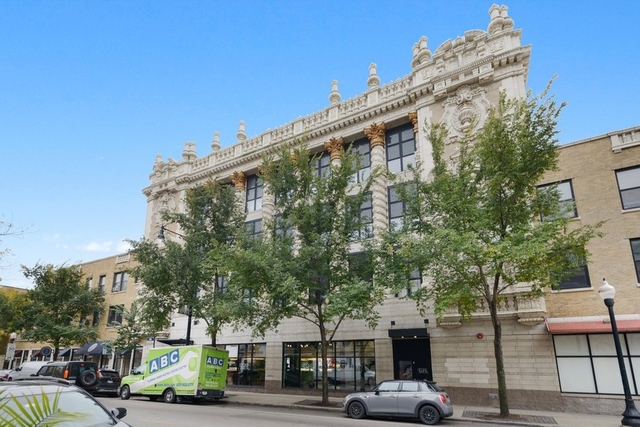 1635 W Belmont Avenue Unit: 619