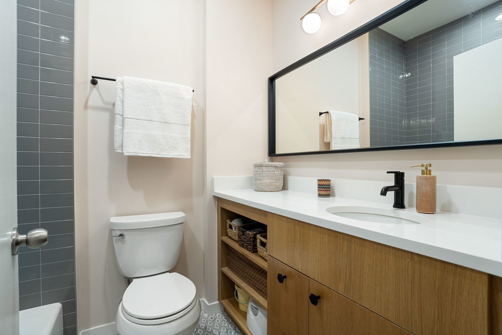 1149 W Armitage Avenue Unit: B