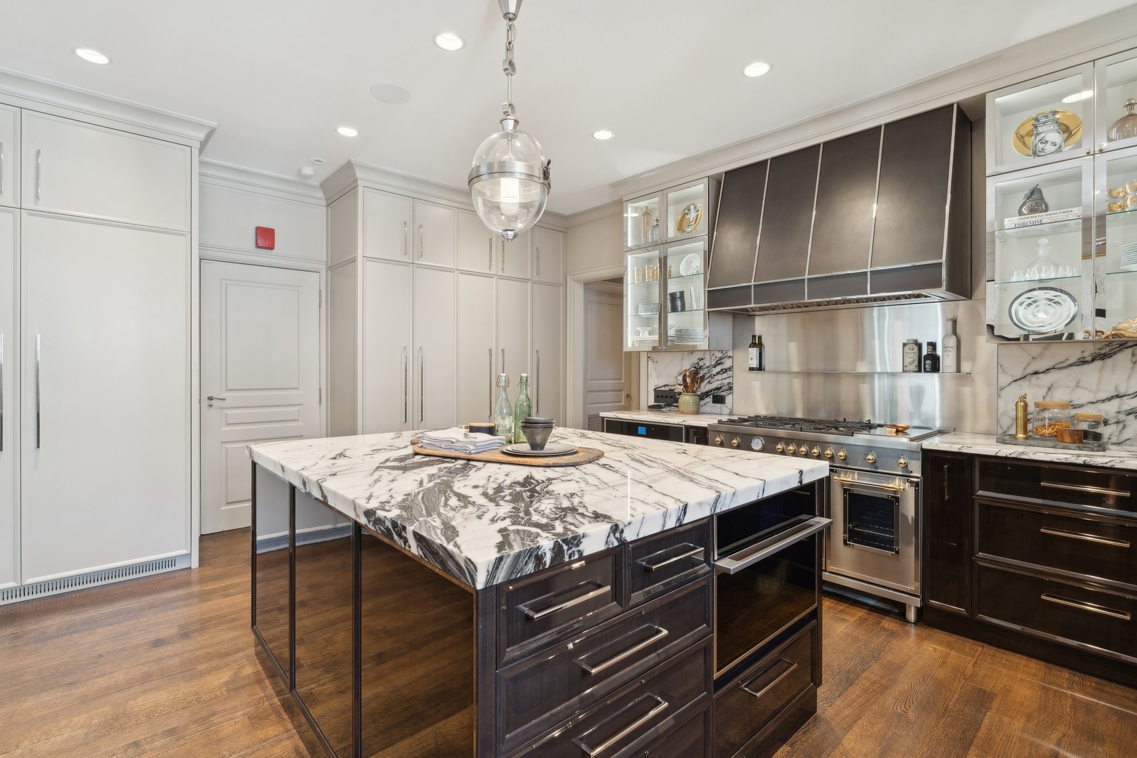 229 E LAKE SHORE Drive Unit: 8E