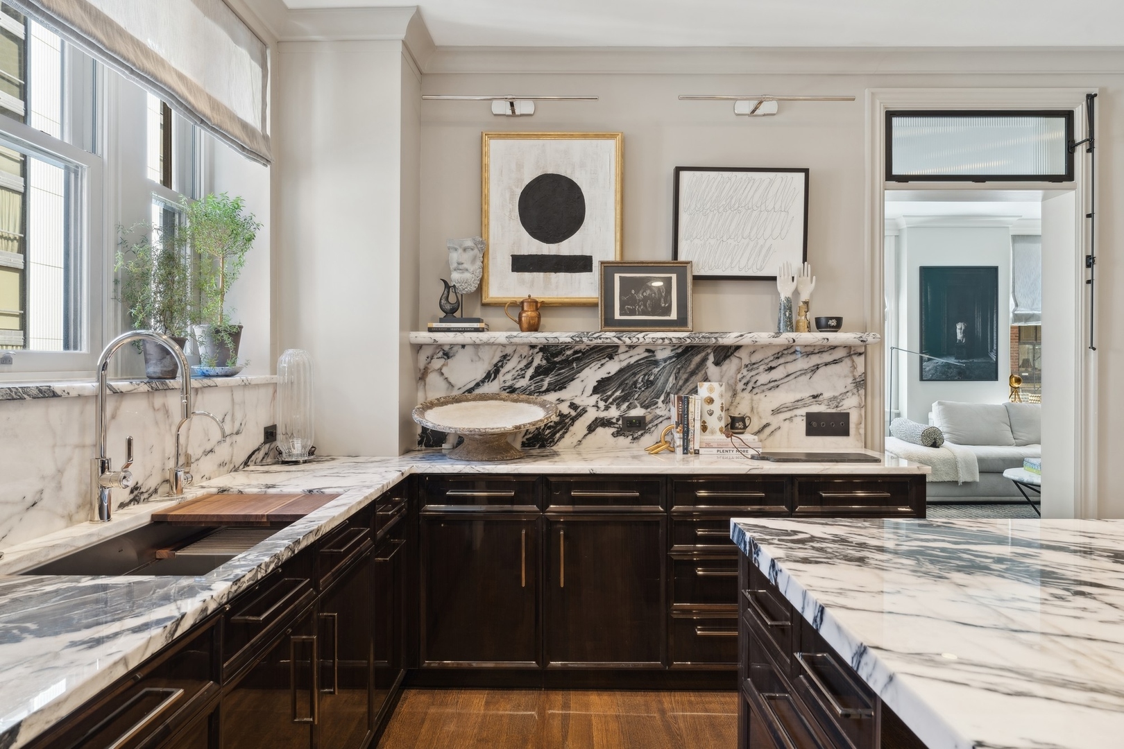 229 E LAKE SHORE Drive Unit: 8E
