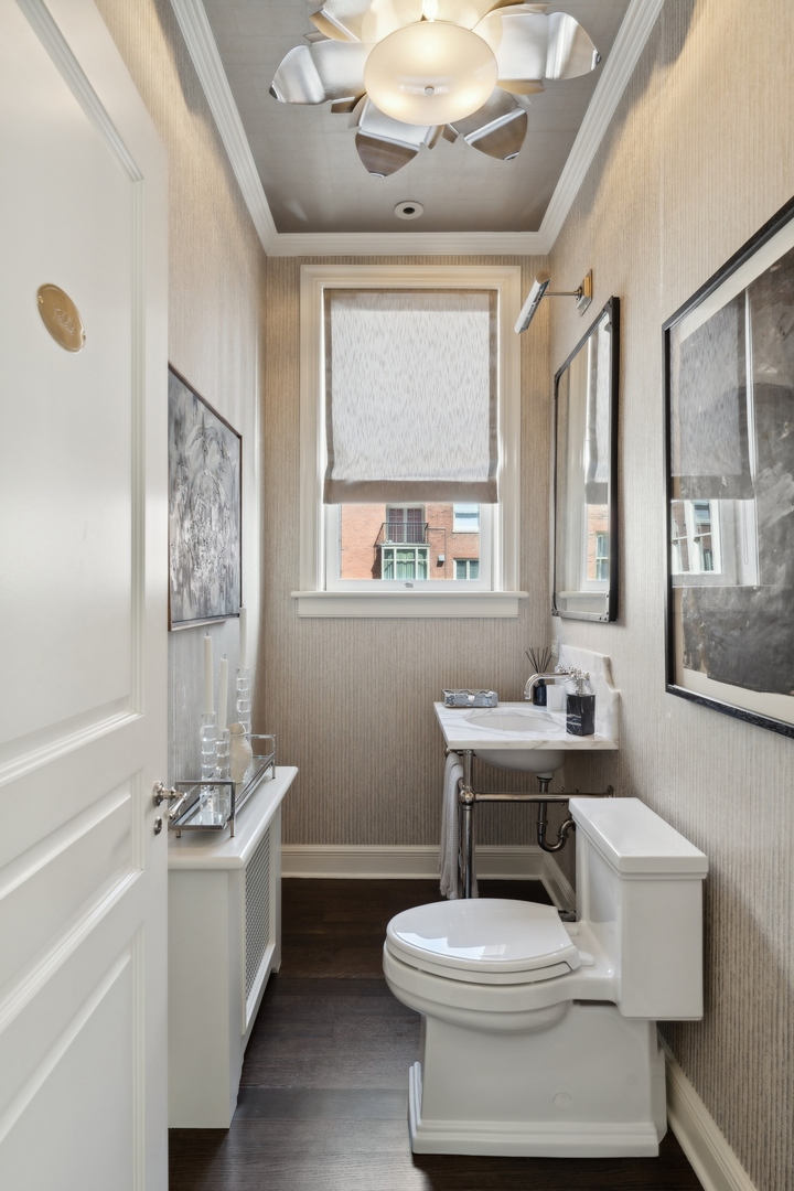 229 E LAKE SHORE Drive Unit: 8E