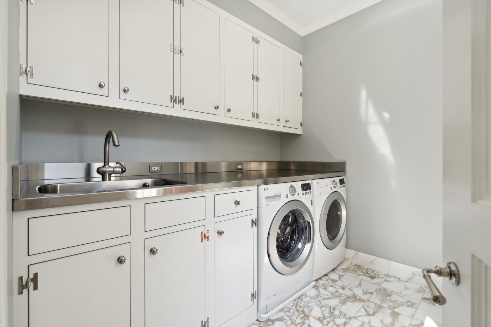 229 E LAKE SHORE Drive Unit: 8E