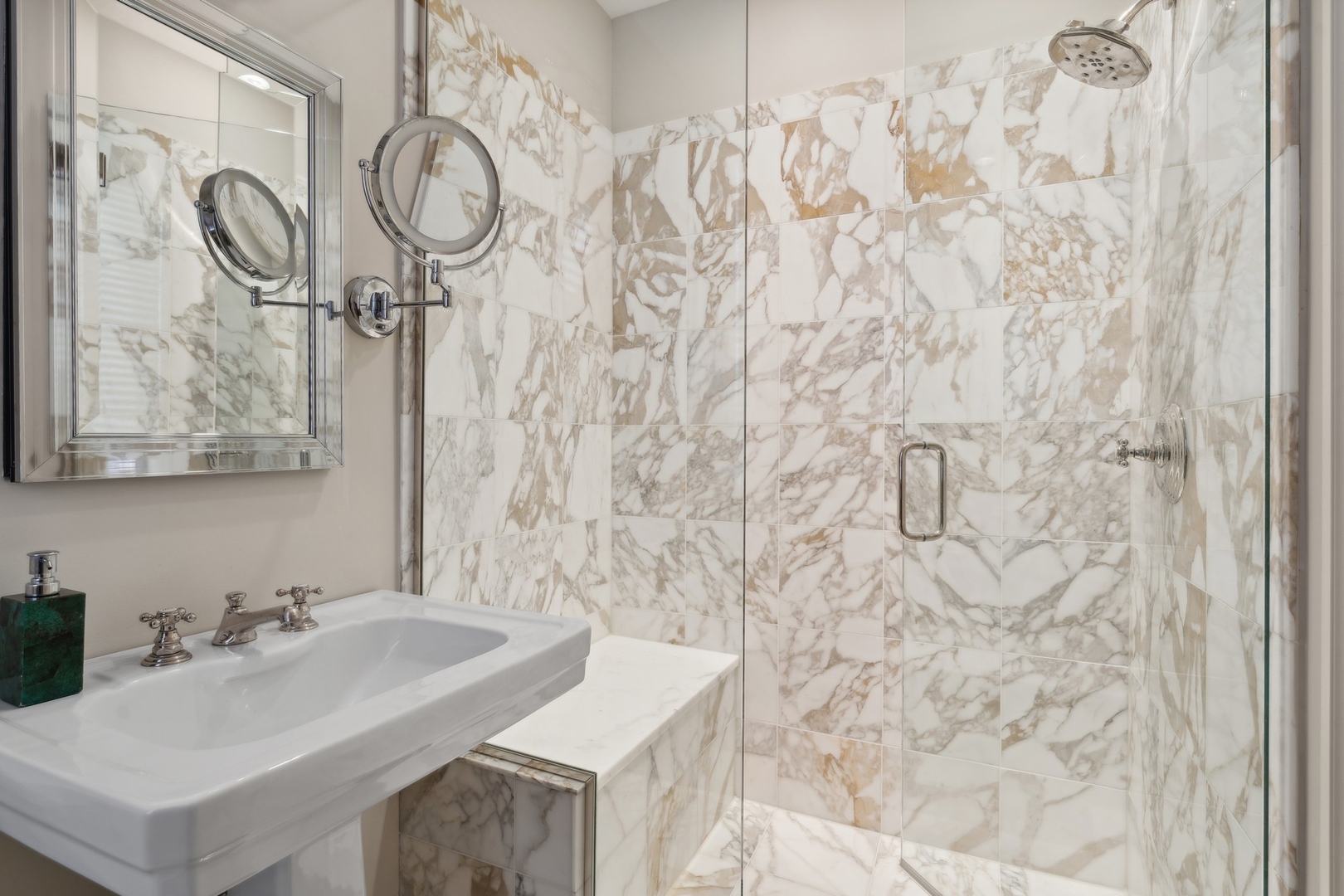 229 E LAKE SHORE Drive Unit: 8E