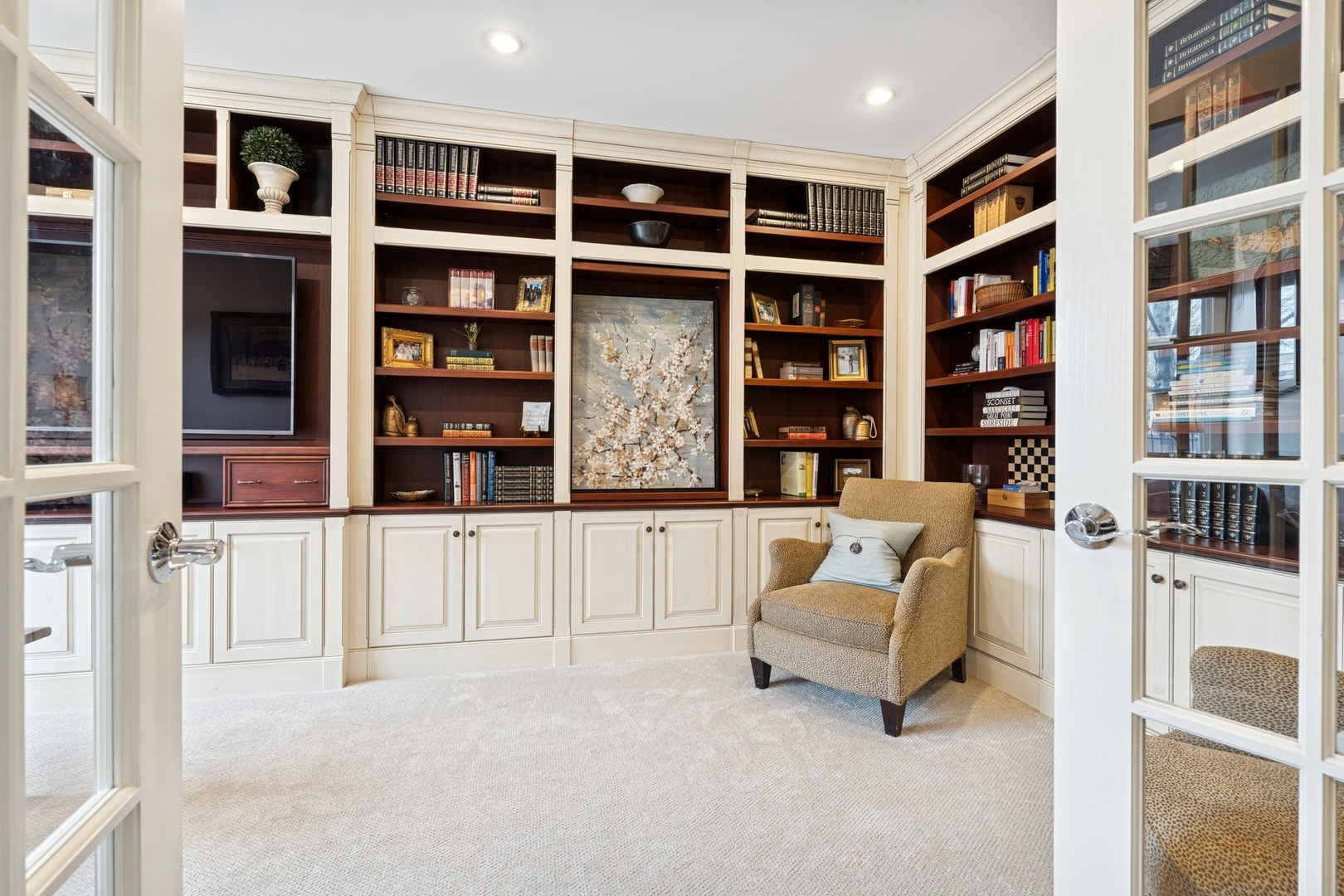 1717 W Schubert Avenue