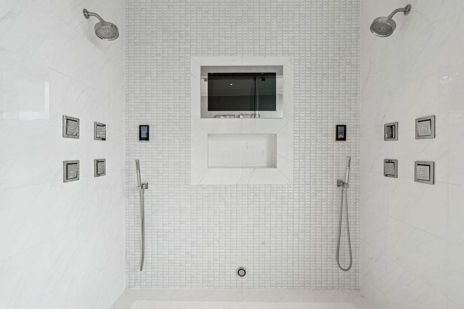 9 W Walton Street Unit: 2802