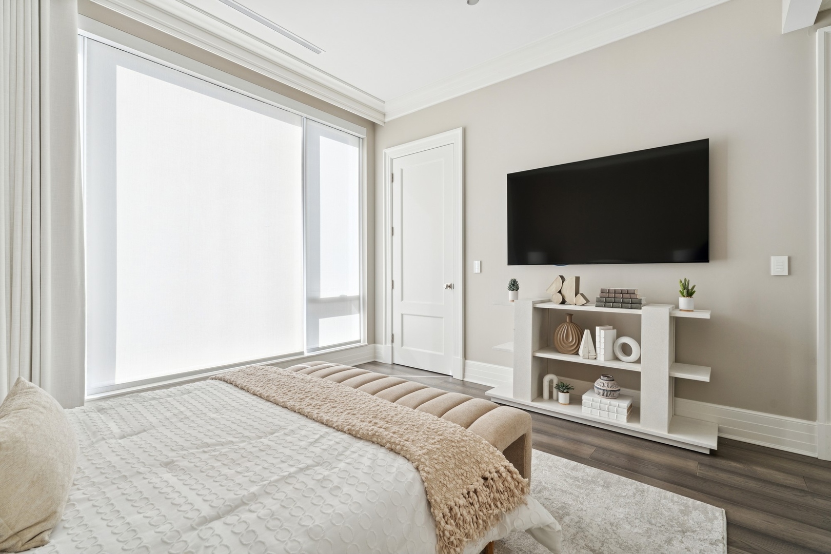 9 W Walton Street Unit: 2802