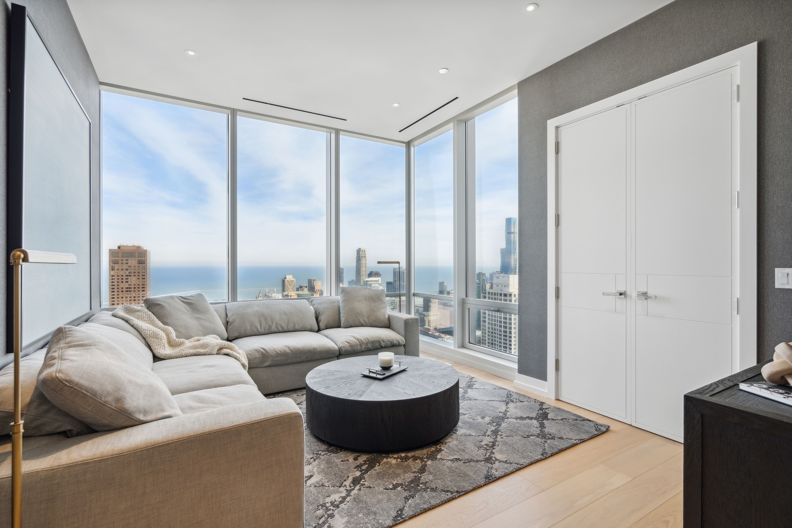 14 W Superior Street Unit: 6001