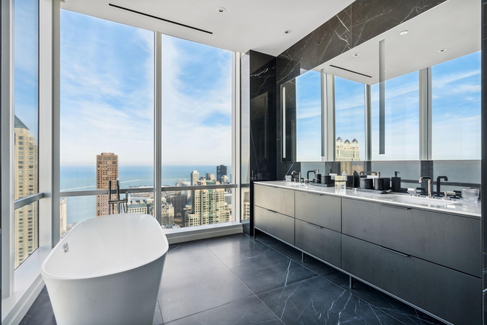 14 W Superior Street Unit: 6001