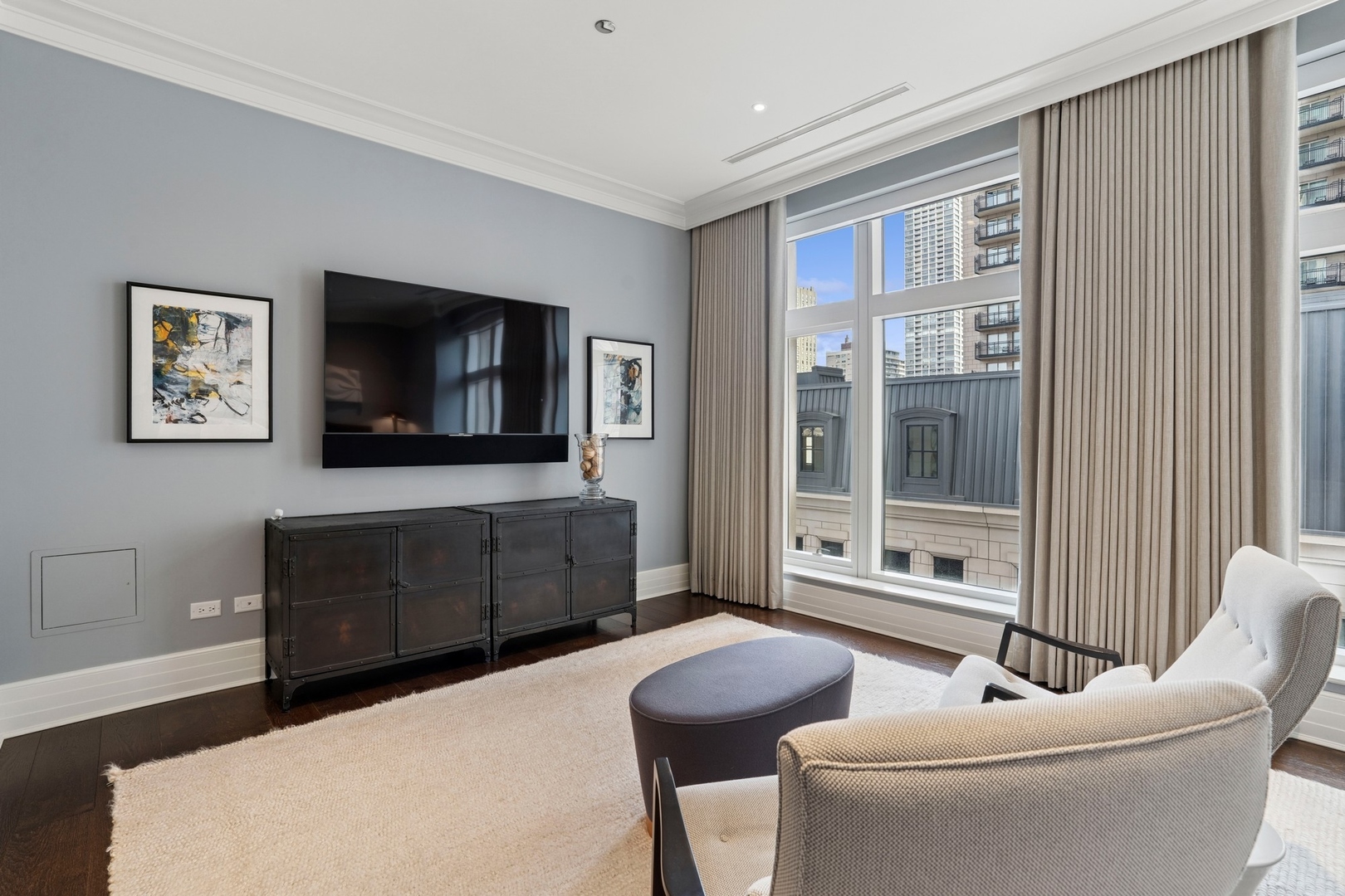 9 W Walton Street Unit: 601