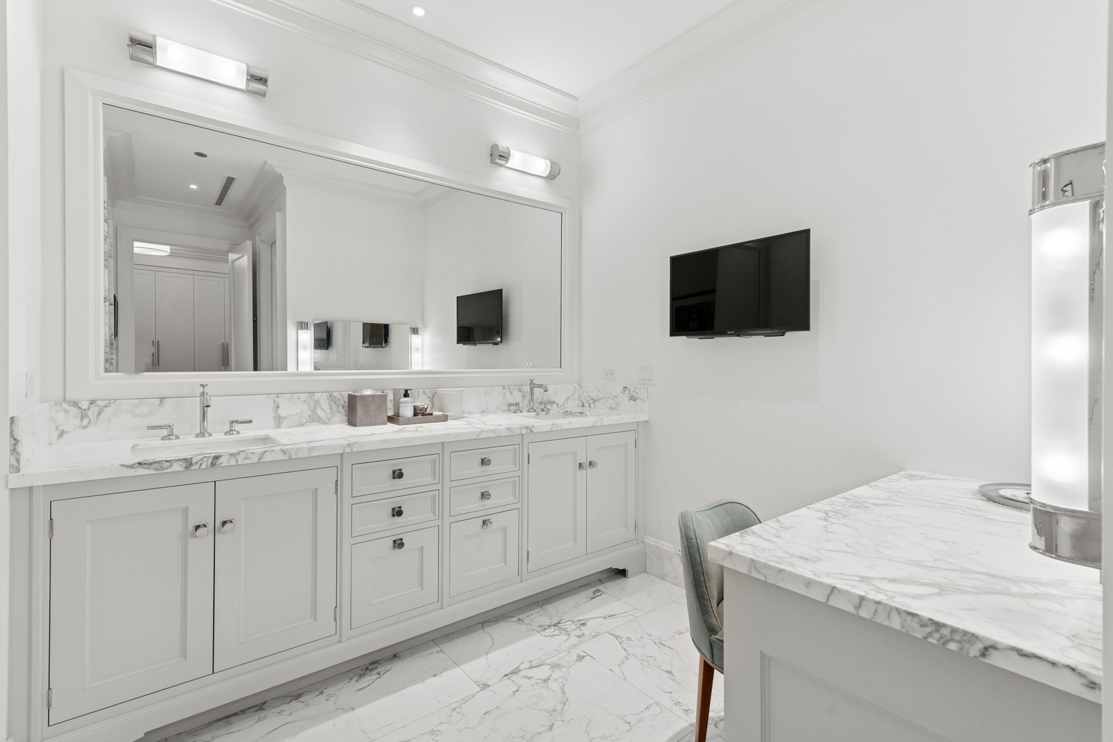9 W Walton Street Unit: 601