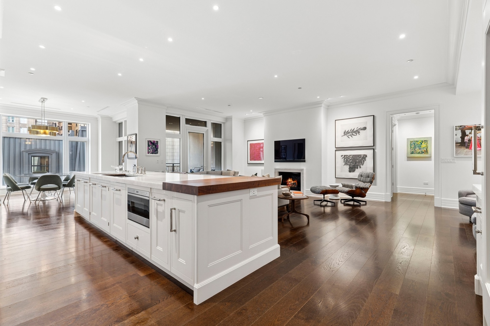 9 W Walton Street Unit: 601