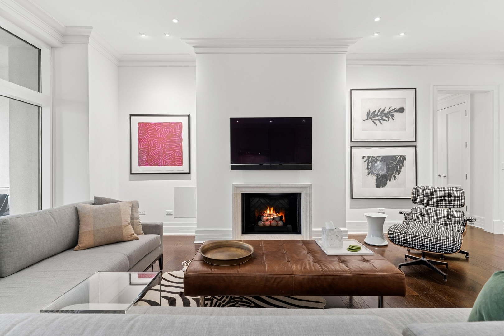 9 W Walton Street Unit: 601
