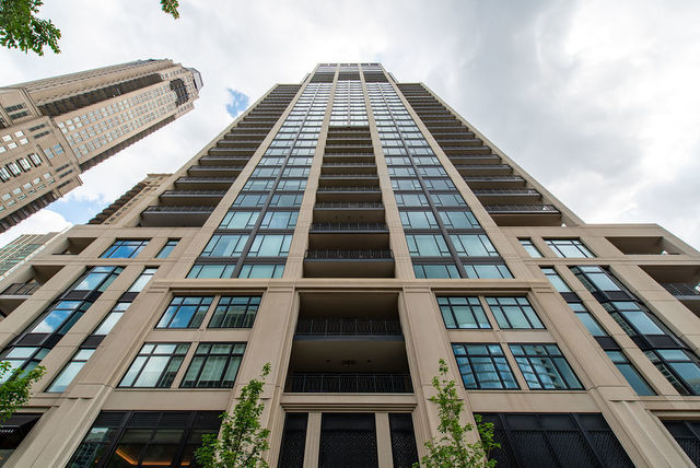 9 W Walton Street Unit: 601