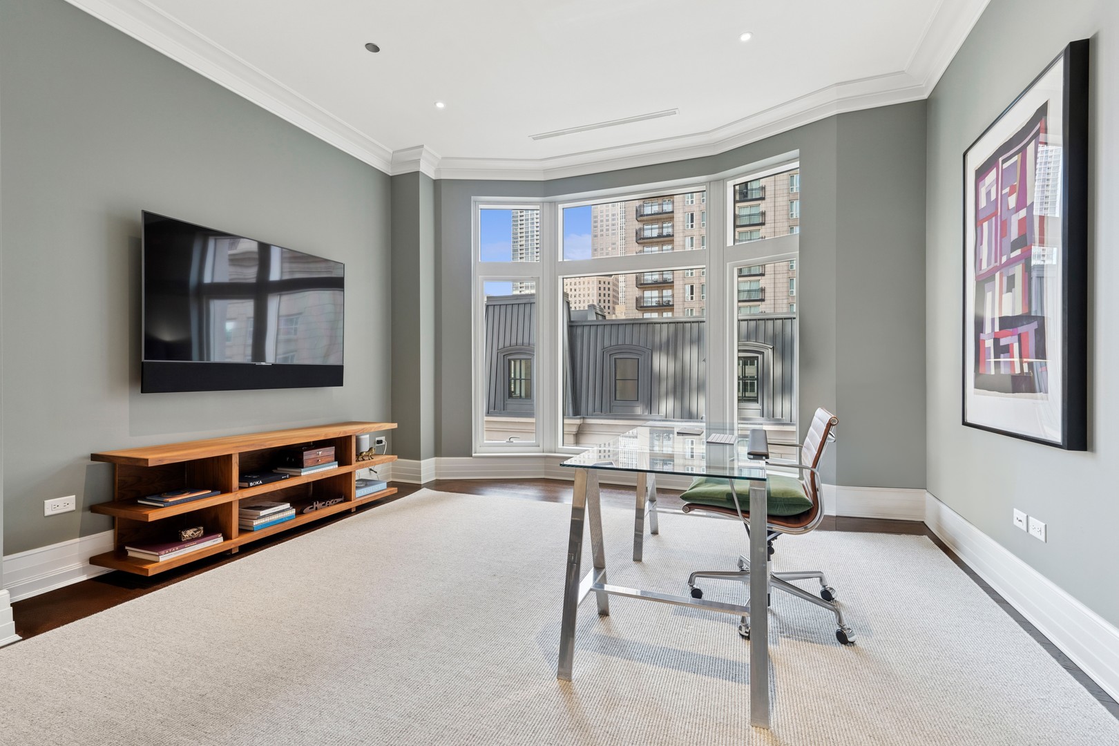 9 W Walton Street Unit: 601