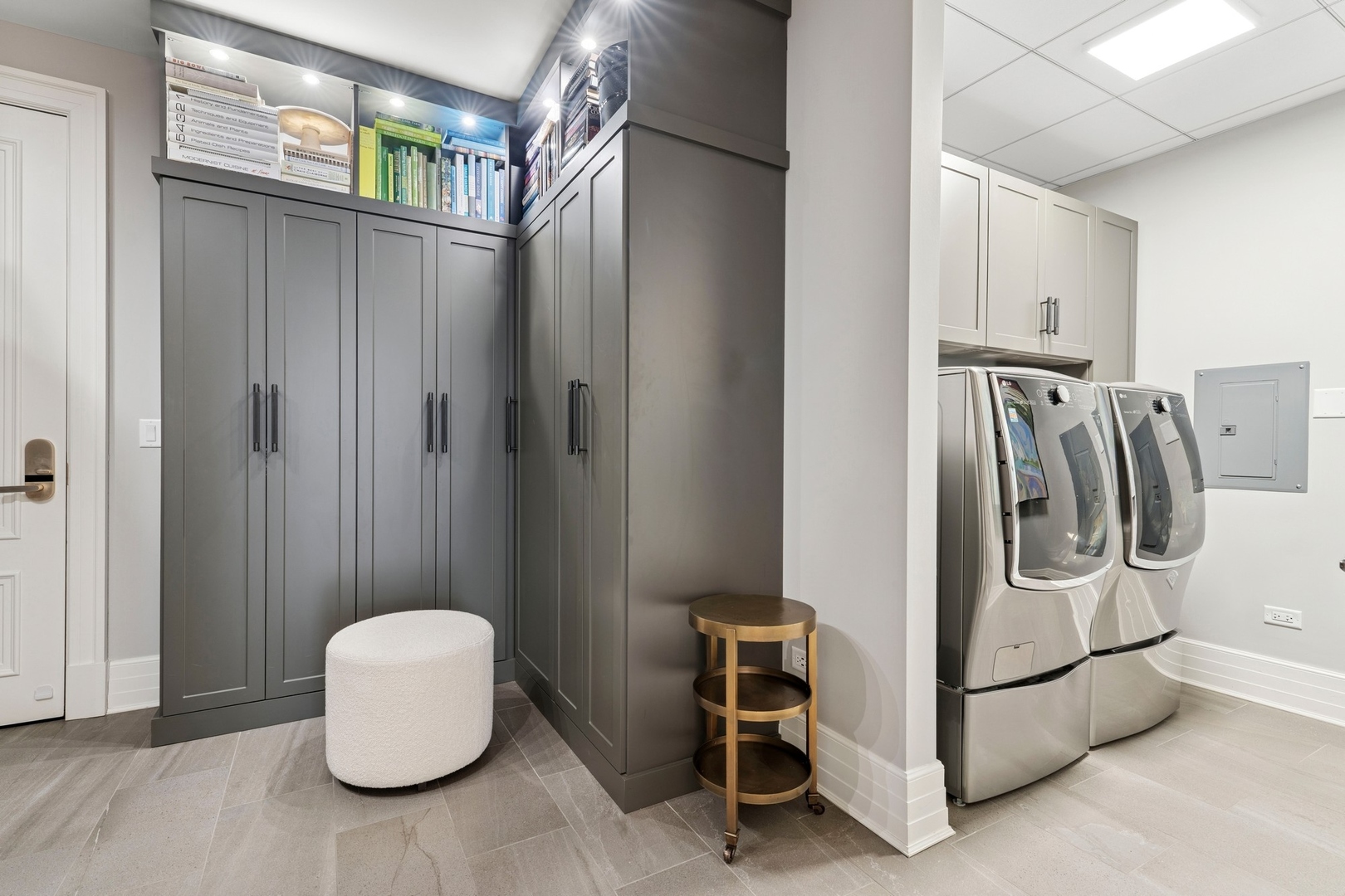 9 W Walton Street Unit: 601