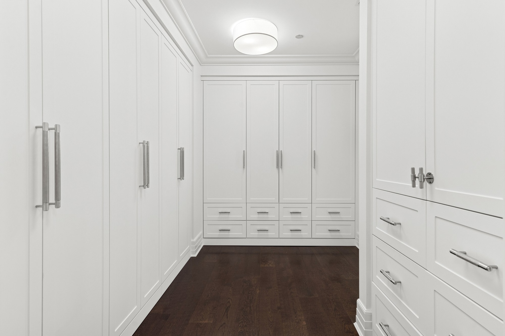 9 W Walton Street Unit: 601