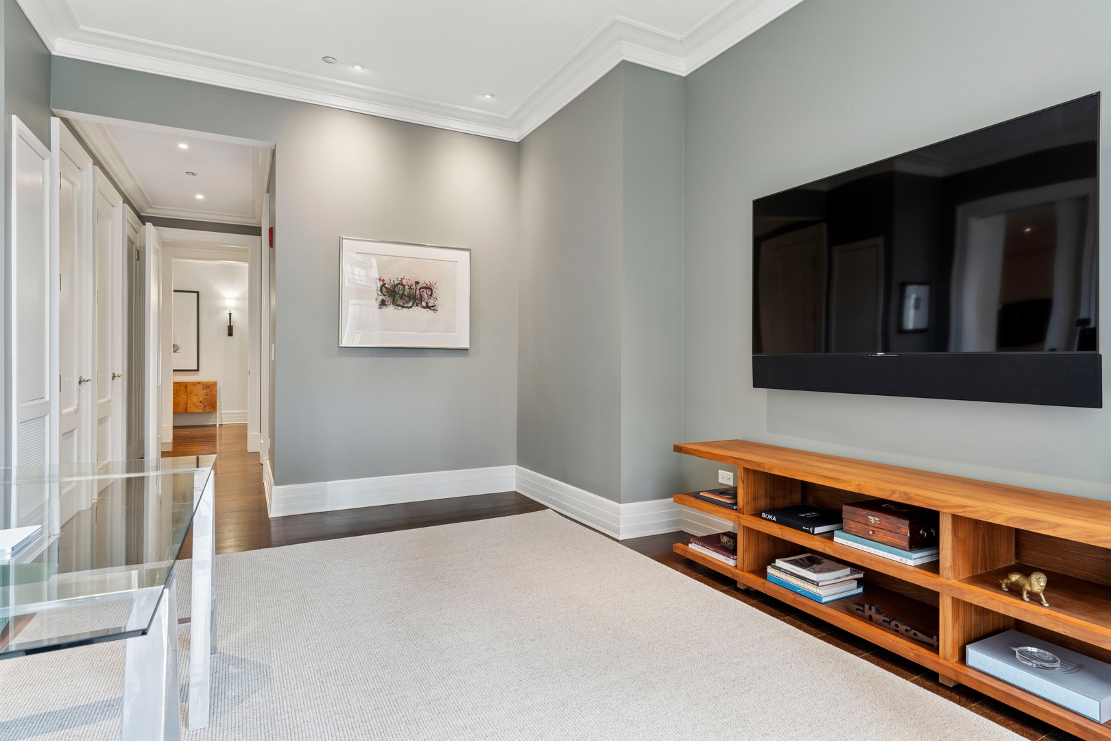 9 W Walton Street Unit: 601