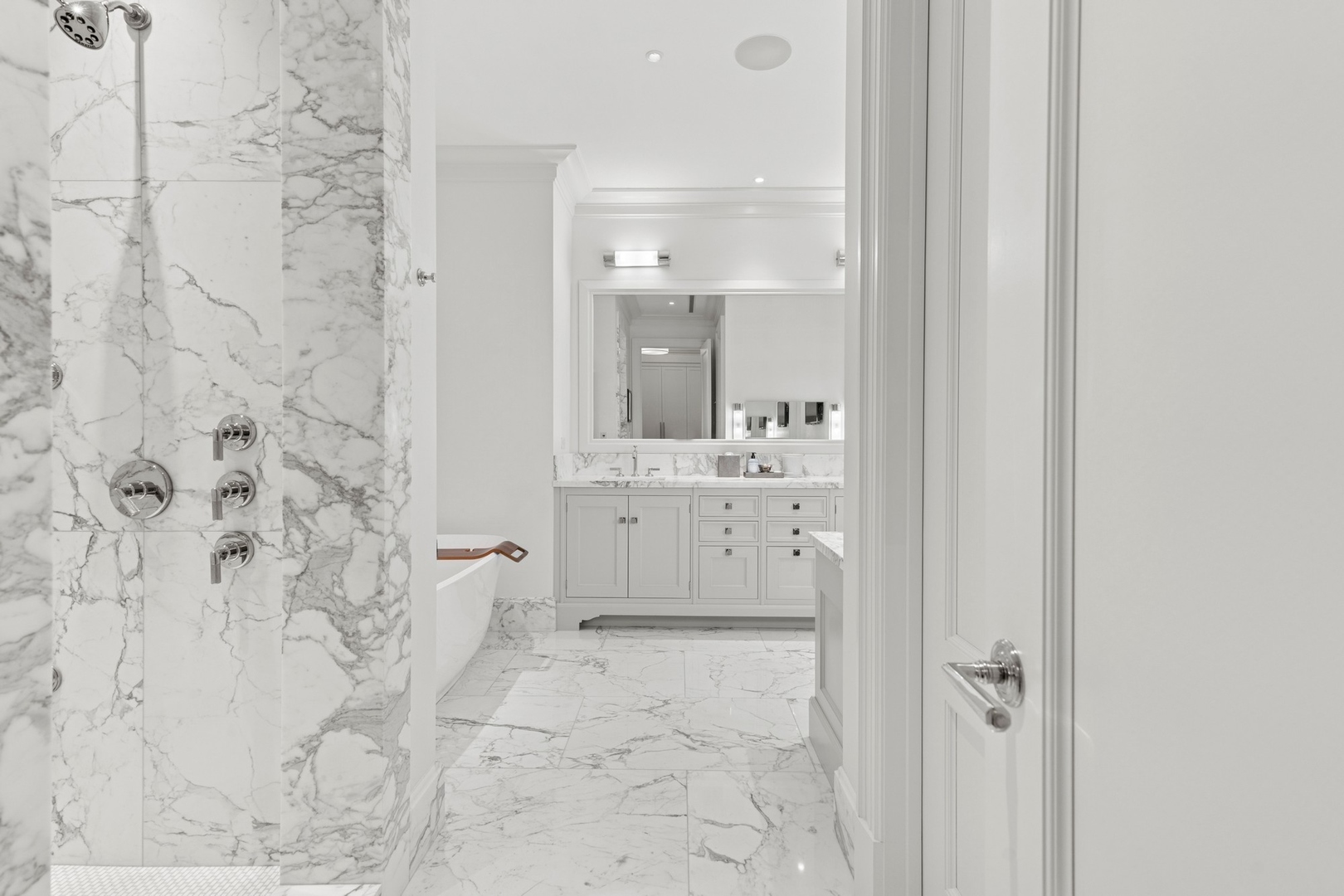 9 W Walton Street Unit: 601