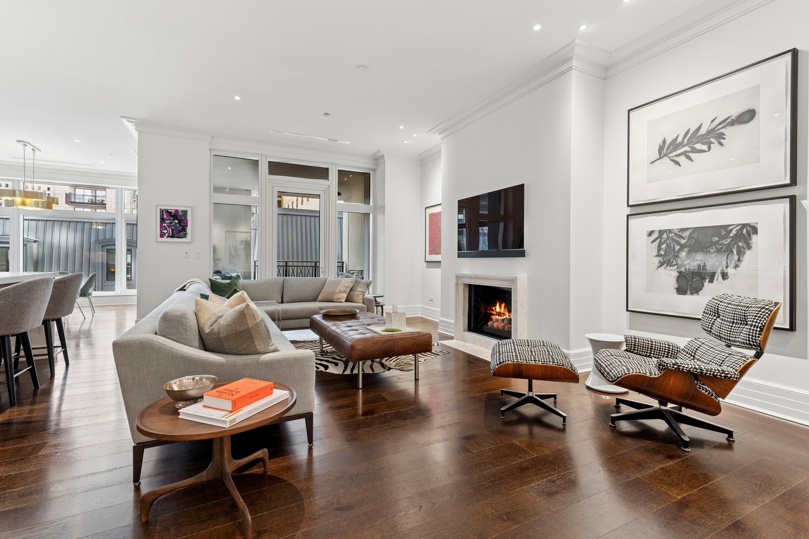 9 W Walton Street Unit: 601