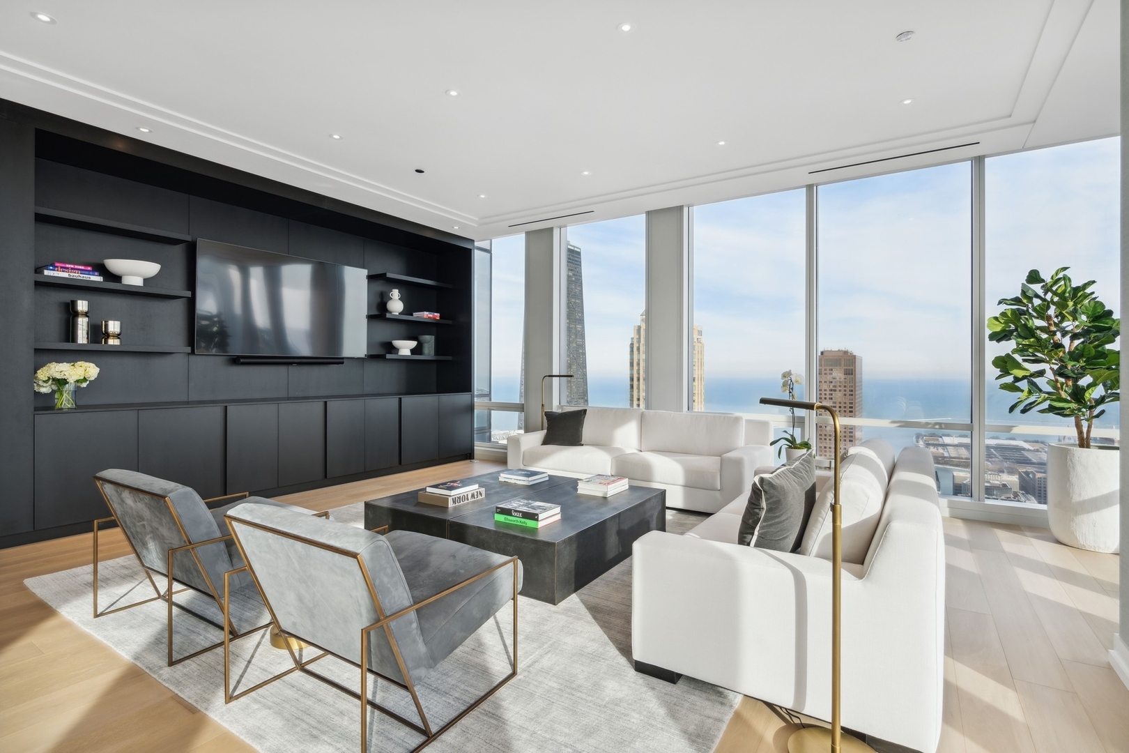14 W Superior Street Unit: 5701
