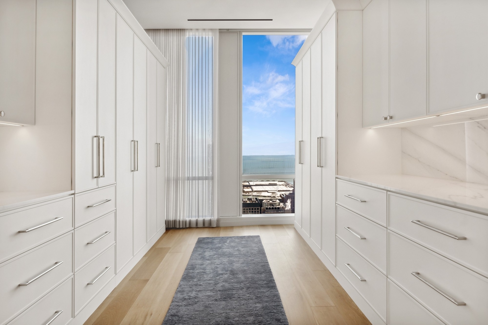 14 W Superior Street Unit: 5701