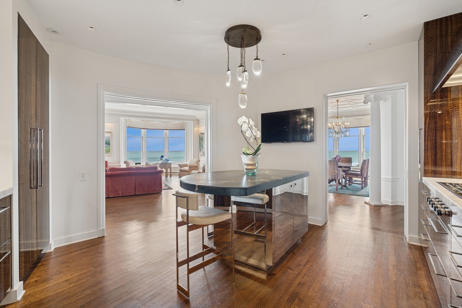 999 N Lake Shore Drive Unit: 2B