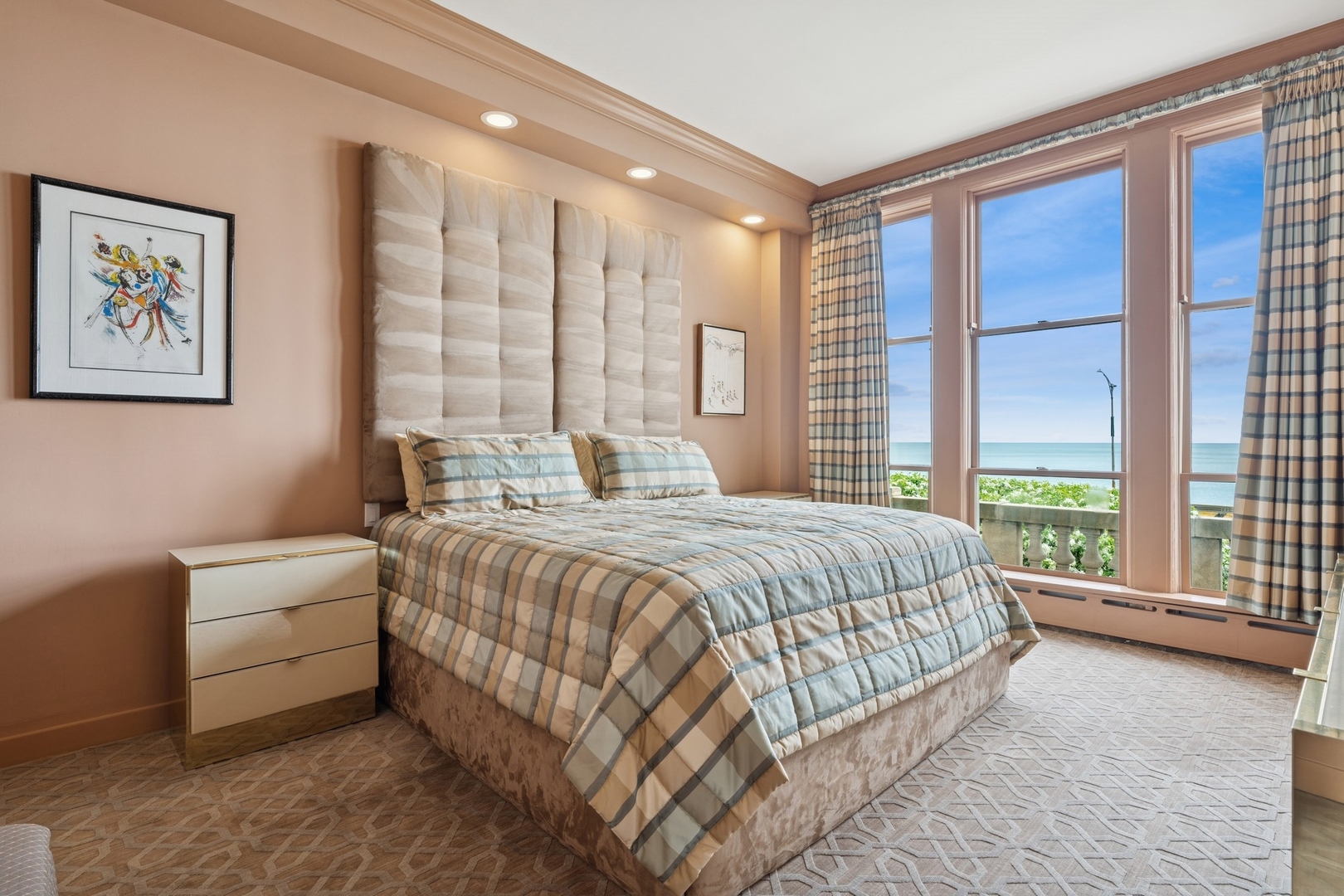 999 N Lake Shore Drive Unit: 2B