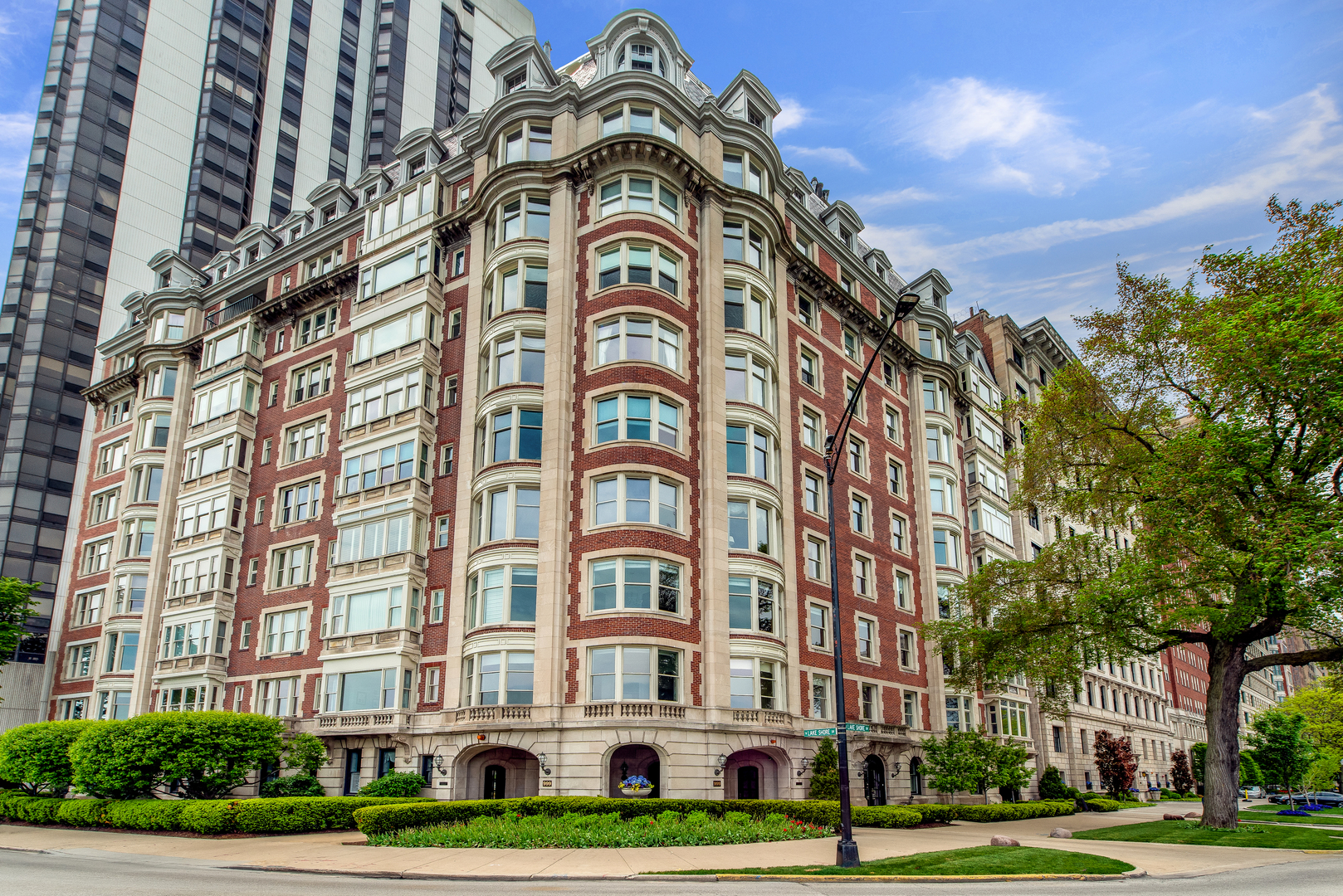 999 N Lake Shore Drive Unit: 2B