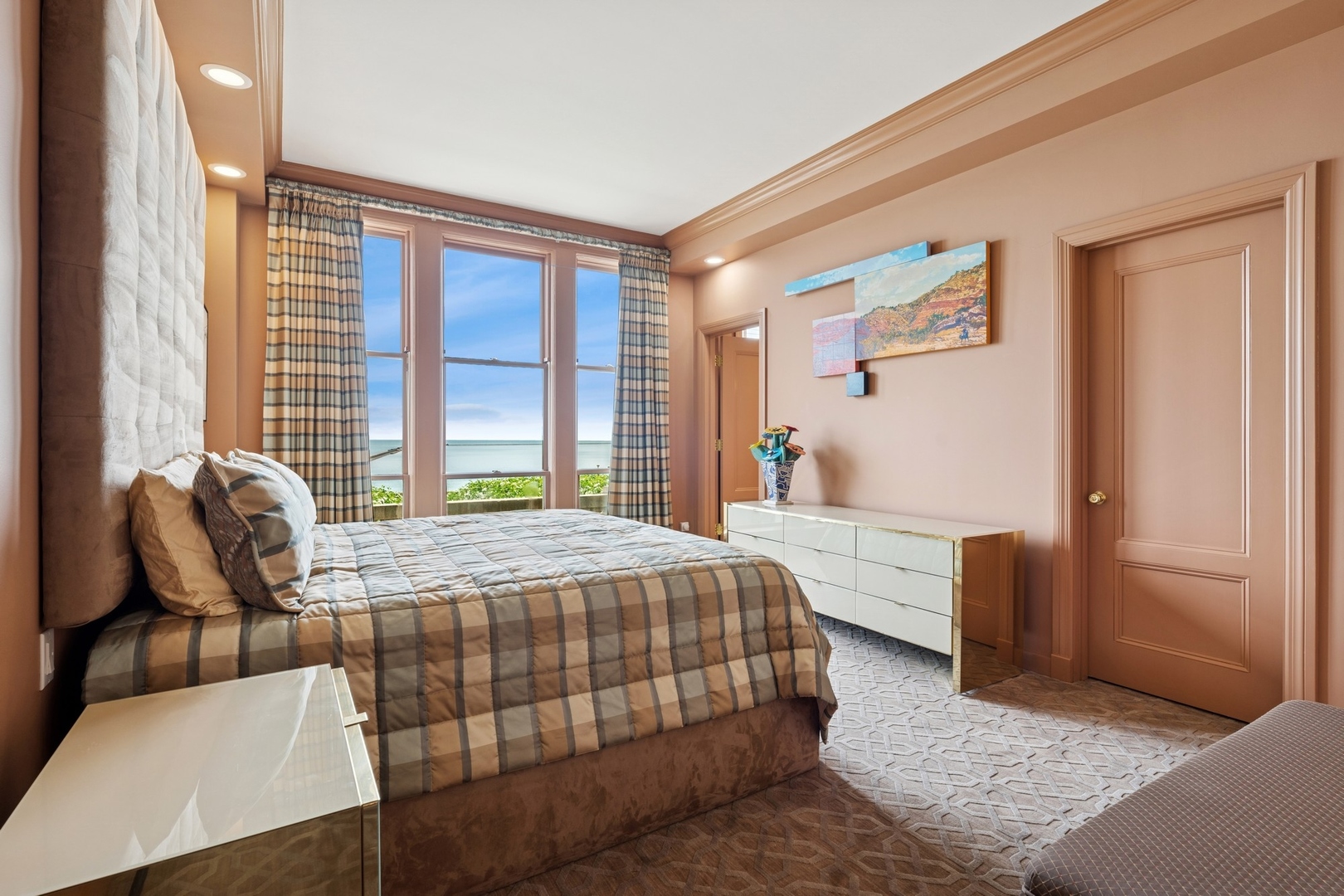999 N Lake Shore Drive Unit: 2B