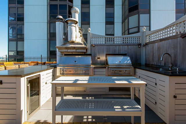 999 N Lake Shore Drive Unit: 2B