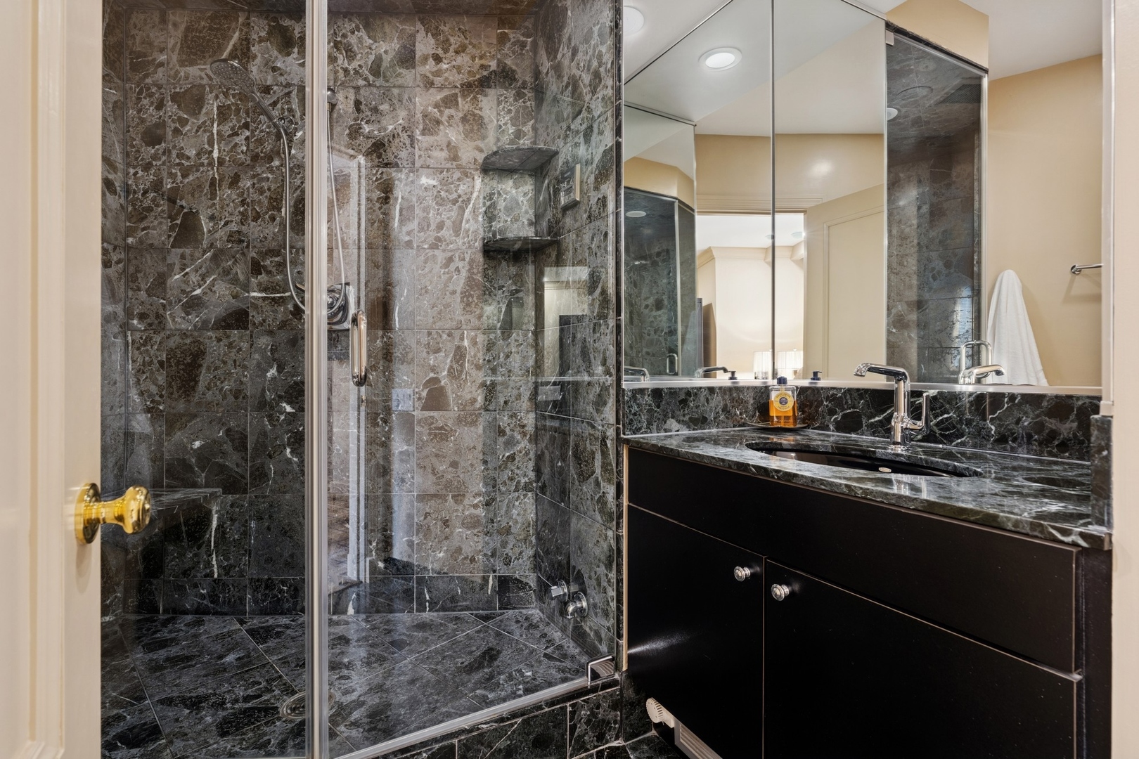 999 N Lake Shore Drive Unit: 2B