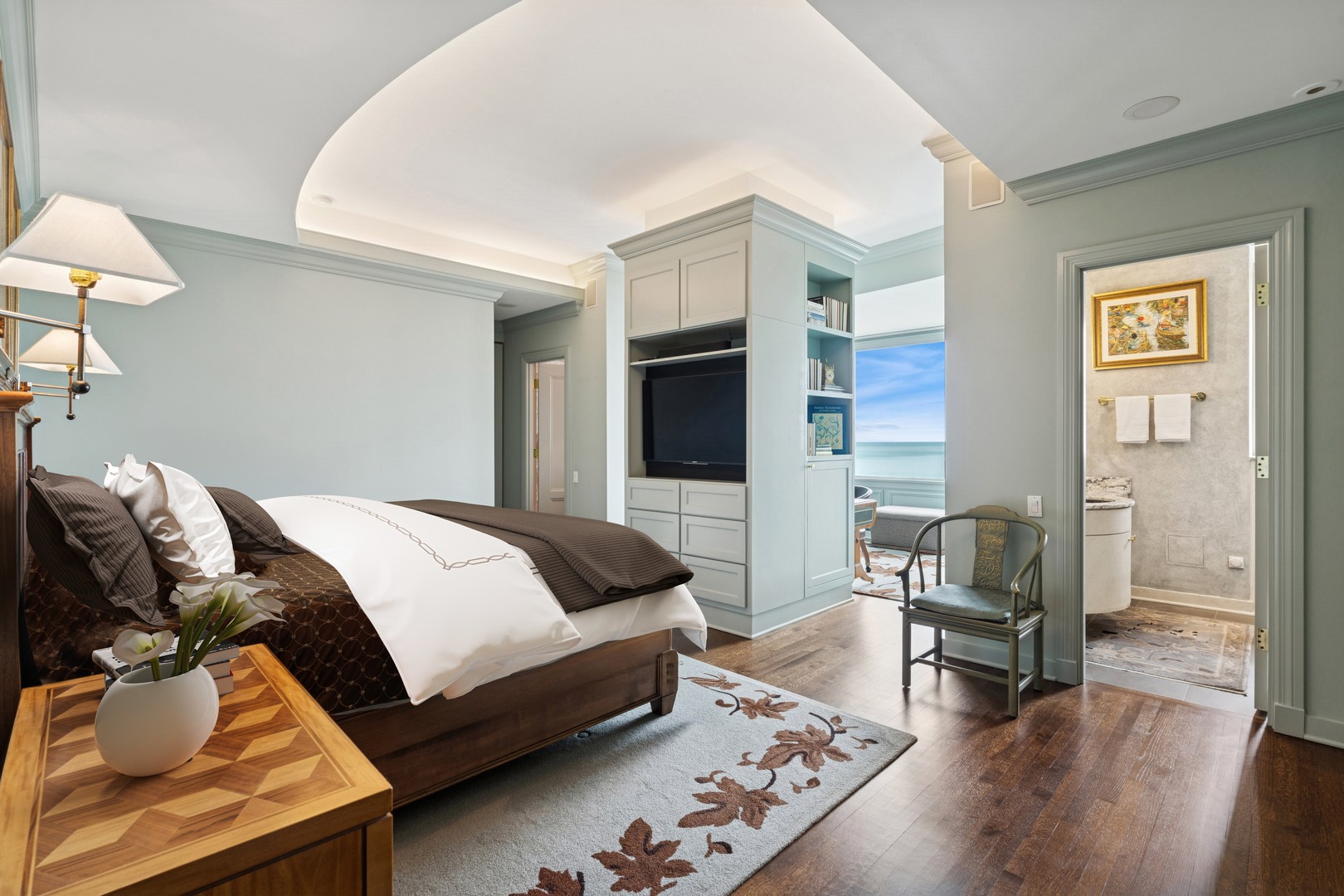 999 N Lake Shore Drive Unit: 2B