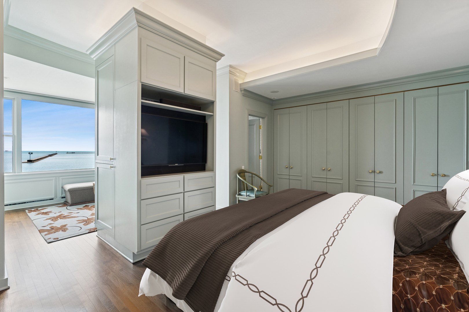 999 N Lake Shore Drive Unit: 2B