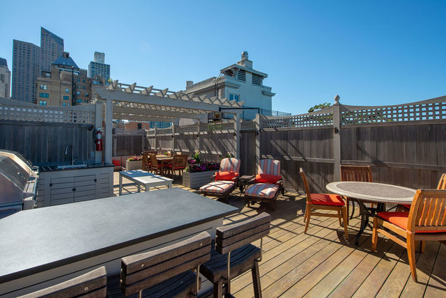 999 N Lake Shore Drive Unit: 2B