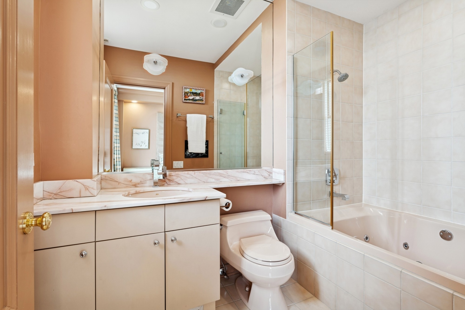 999 N Lake Shore Drive Unit: 2B