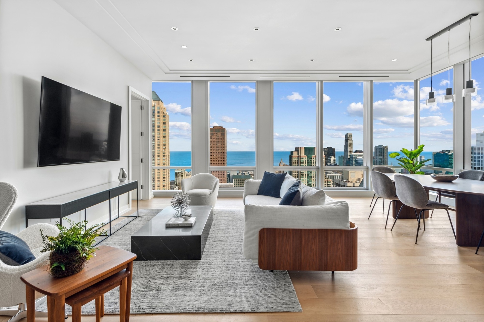 14 W Superior Street Unit: 5001