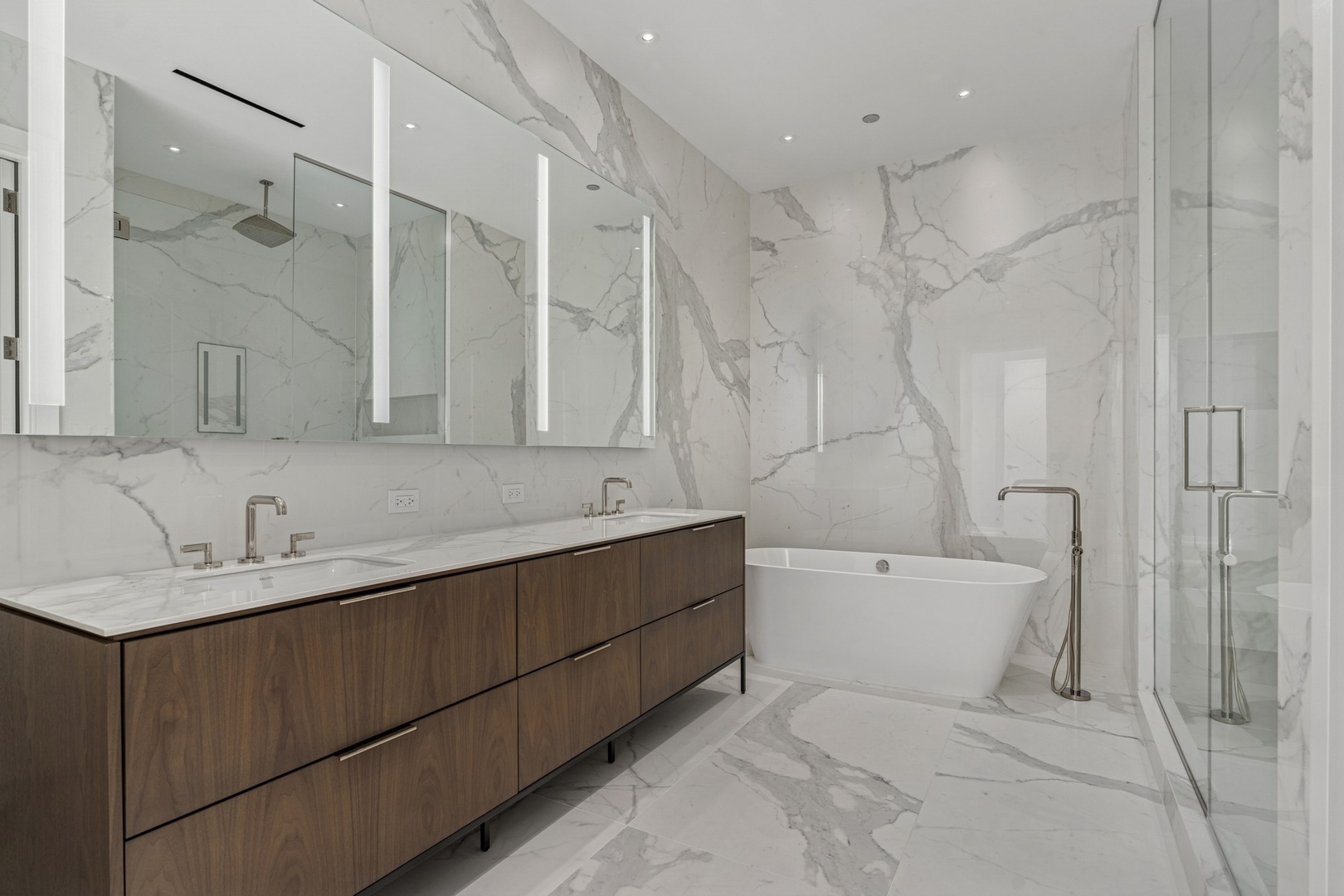 14 W Superior Street Unit: 5504