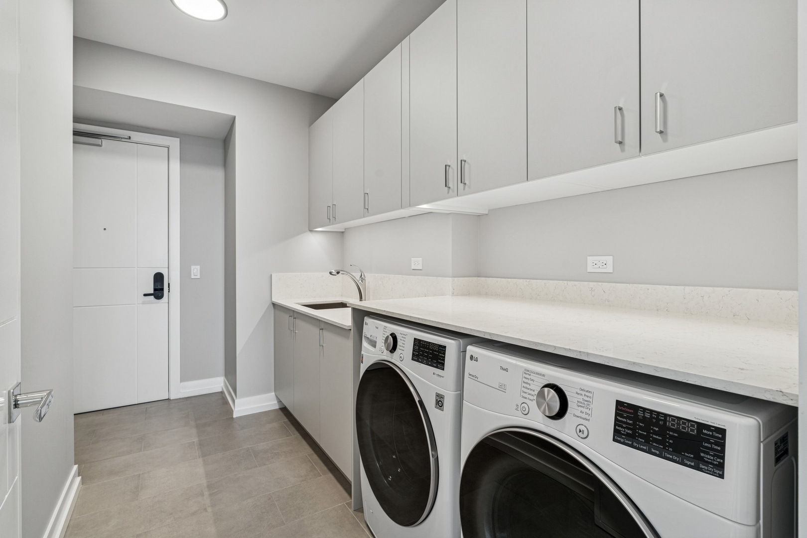 14 W Superior Street Unit: 5504