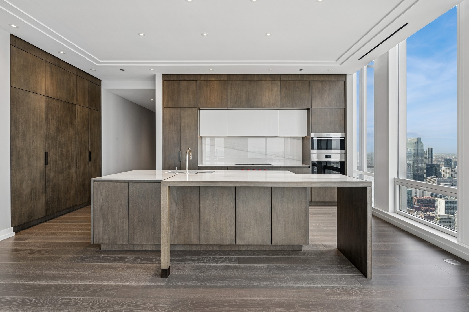14 W Superior Street Unit: 5504